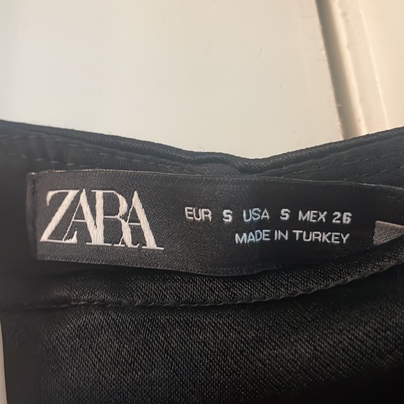 NWOT Zara Buttoned Satin Effect Black Skort - Picture 3 of 3